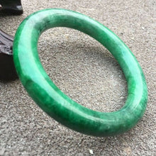 Load image into Gallery viewer, 10% OFF- 58/59/60mm Certified Natural Jadeite Emerald A Jade HandCarved Round Bangle GX3733