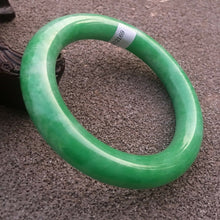 Load image into Gallery viewer, 10% OFF- 58/59/60mm Certified Natural Jadeite Emerald A Jade HandCarved Round Bangle x2169