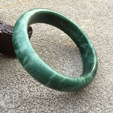 Load image into Gallery viewer, 10% OFF- 59/60/61mm Certified Natural Jadeite Emerald A*Jade Handcarved Bangle GX0252 with Gift Box