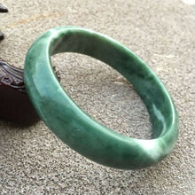 Load image into Gallery viewer, 10% OFF- 59/60/61mm Certified Natural Jadeite Emerald A*Jade Handcarved Bangle GX0250 with Gift Box