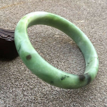 Load image into Gallery viewer, 10% OFF- 61/62/63mm Certified Natural Jadeite Emerald A*Jade Handcarved Bangle GX0247 with Gift Box