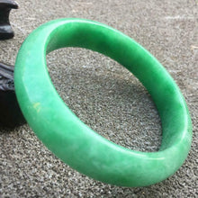 Load image into Gallery viewer, 10% OFF- 59/60/61mm Certified Natural Jadeite Emerald A*Jade HandCarved Bracelet Bangle GX3020 with Gift Box