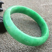 Load image into Gallery viewer, 10% OFF- 59/60/61mm Certified Natural Jadeite Emerald A*Jade HandCarved Bracelet Bangle GX3020 with Gift Box