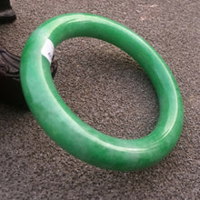 Load image into Gallery viewer, 10% OFF- 58/59/60mm Certified Natural Jadeite Emerald A Jade HandCarved Round Bangle x2169