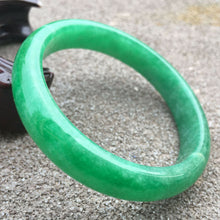 Load image into Gallery viewer, 56/57/58mm Certified Natural Green Jadeite Emerald A Jade HandCarved Bracelet Bangle GX487