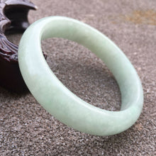 Load image into Gallery viewer, 55/56/57mm Certified Natural Lavender Jadeite Emerald A Jade HandCarved Bracelet Bangle GX446