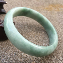 Load image into Gallery viewer, 56/57/58mm Certified Natural Lavender Jadeite Emerald A Jade HandCarved Bracelet Bangle GX375