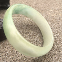 Load image into Gallery viewer, 49/50/51mm x 45mm Certified Natural Lavender Jadeite Emerald A Jade HandCarved Oval Bracelet Bangle GX317