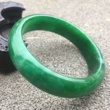 Load image into Gallery viewer, 54/55/56 Certified Natural Green Jadeite Emerald A Jade HandCarved Bracelet Bangle GX299