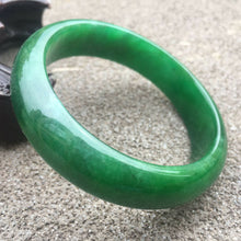Load image into Gallery viewer, 54/55/56 Certified Natural Green Jadeite Emerald A Jade HandCarved Bracelet Bangle GX299