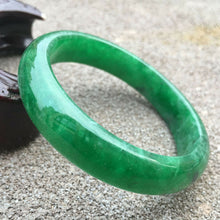 Load image into Gallery viewer, 54/55/56 Certified Natural Green Jadeite Emerald A Jade HandCarved Bracelet Bangle GX590