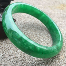 Load image into Gallery viewer, 54/55/56 Certified Natural Green Jadeite Emerald A Jade HandCarved Bracelet Bangle GX590