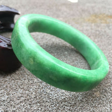 Load image into Gallery viewer, 56/57/58mm Certified Natural Green Jadeite Emerald A Jade HandCarved Bracelet Bangle GX505