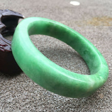 Load image into Gallery viewer, 56/57/58mm Certified Natural Green Jadeite Emerald A Jade HandCarved Bracelet Bangle GX505