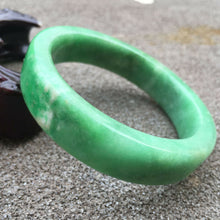 Load image into Gallery viewer, 56/57/58mm Certified Natural Green Jadeite Emerald A Jade HandCarved Bracelet Bangle GX505