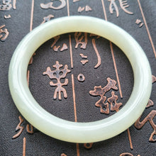 Load image into Gallery viewer, 10% OFF- 58/59/60mm Certified Natural Emerald Xiu Jade A HandCarved Round Bracelet Bangle A0028