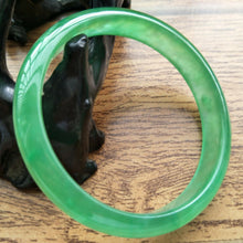 Load image into Gallery viewer, 10% OFF- 55/56/57mm Certified Natural Jadeite Emerald A*Jade Handcarved Bangle Z628