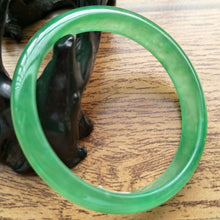 Load image into Gallery viewer, 10% OFF- 55/56/57mm Certified Natural Jadeite Emerald A*Jade Handcarved Bangle Z628