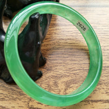 Load image into Gallery viewer, 10% OFF- 55/56/57mm Certified Natural Jadeite Emerald A*Jade Handcarved Bangle Z628